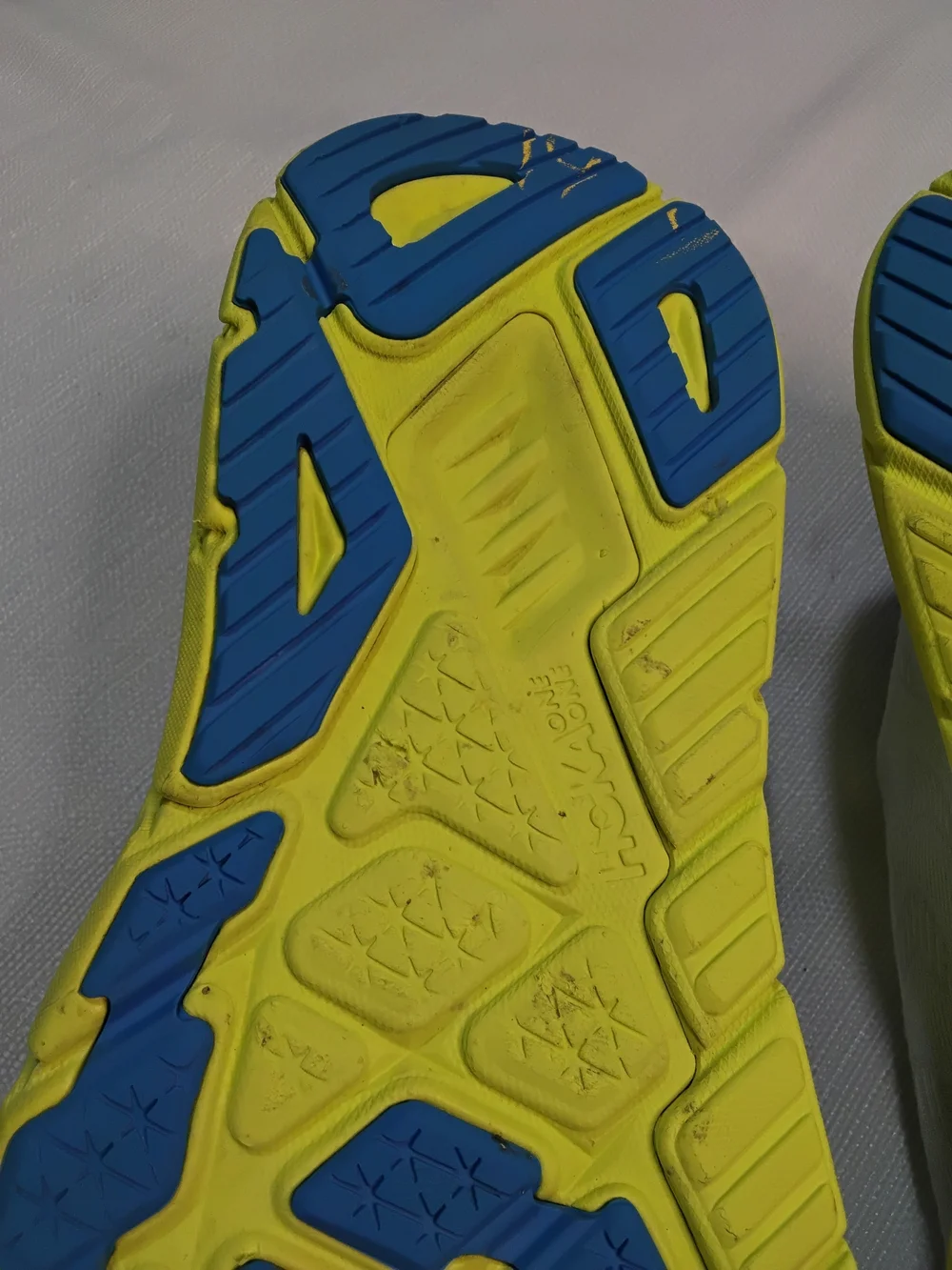 HOKA Arahi 6 Men’s Running Shoes — White & Blue Sz 12 2E.